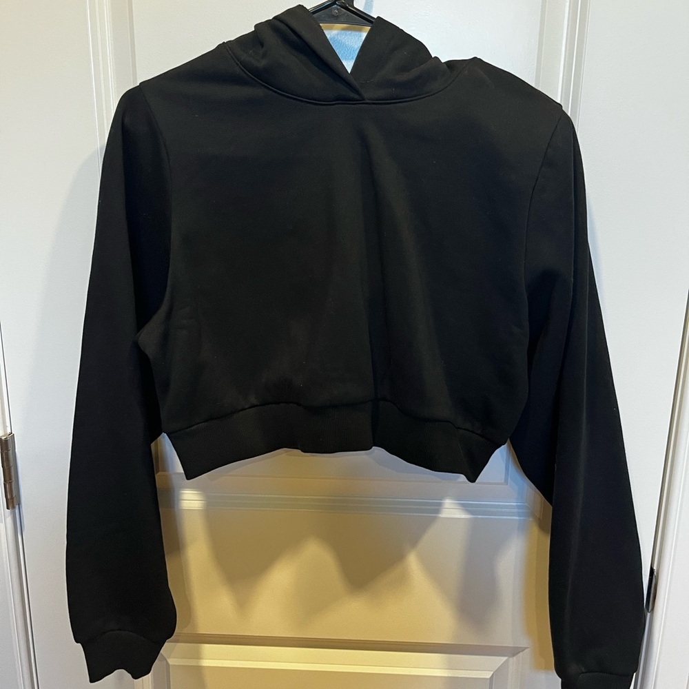 ALO Cropped Headliner Shoulder Pad Hoodie